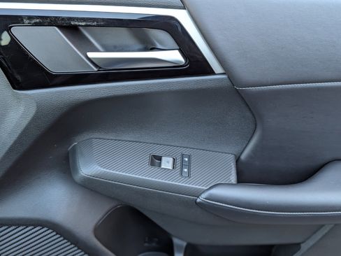 Used 2023 Mitsubishi Outlander SE image 25