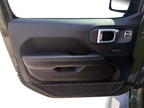 Used 2021 Jeep Wrangler Unlimited Sahara AWD/4WD image 9