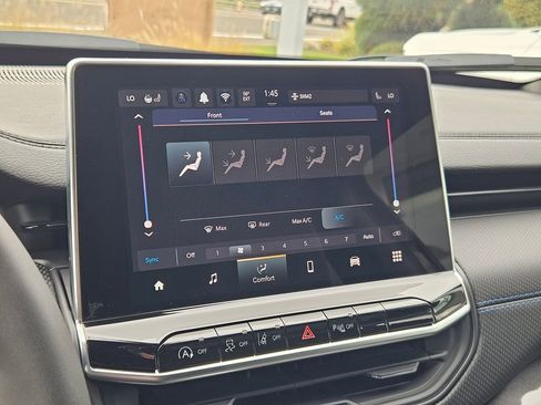 New 2026 Jeep Compass Limited image 25