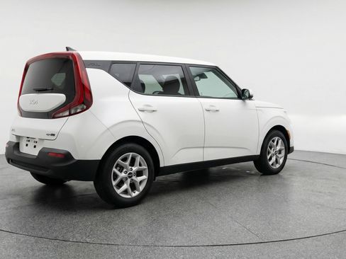 Used 2025 Kia Soul LX w/ LX Technology Package FWD image 9