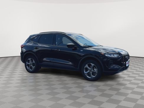 Used 2025 Ford Escape ST-Line AWD/4WD image 2