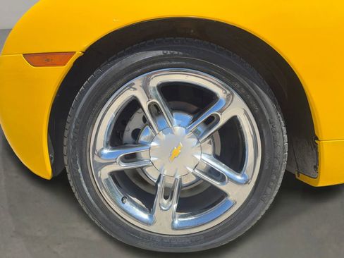 Used 2004 Chevrolet SSR w/ Preferred Equipment Group RWD image 13
