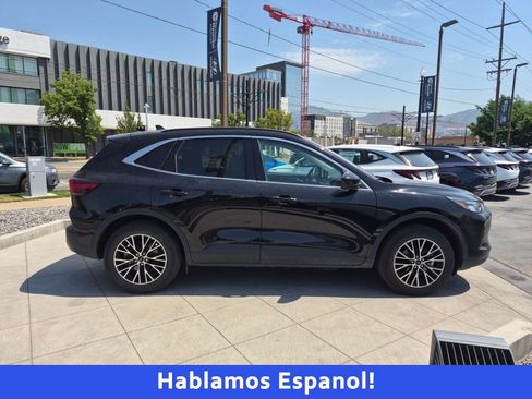 Used 2025 Ford Escape SE FWD image 2