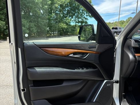 Used 2020 Cadillac Escalade ESV Luxury AWD/4WD image 21