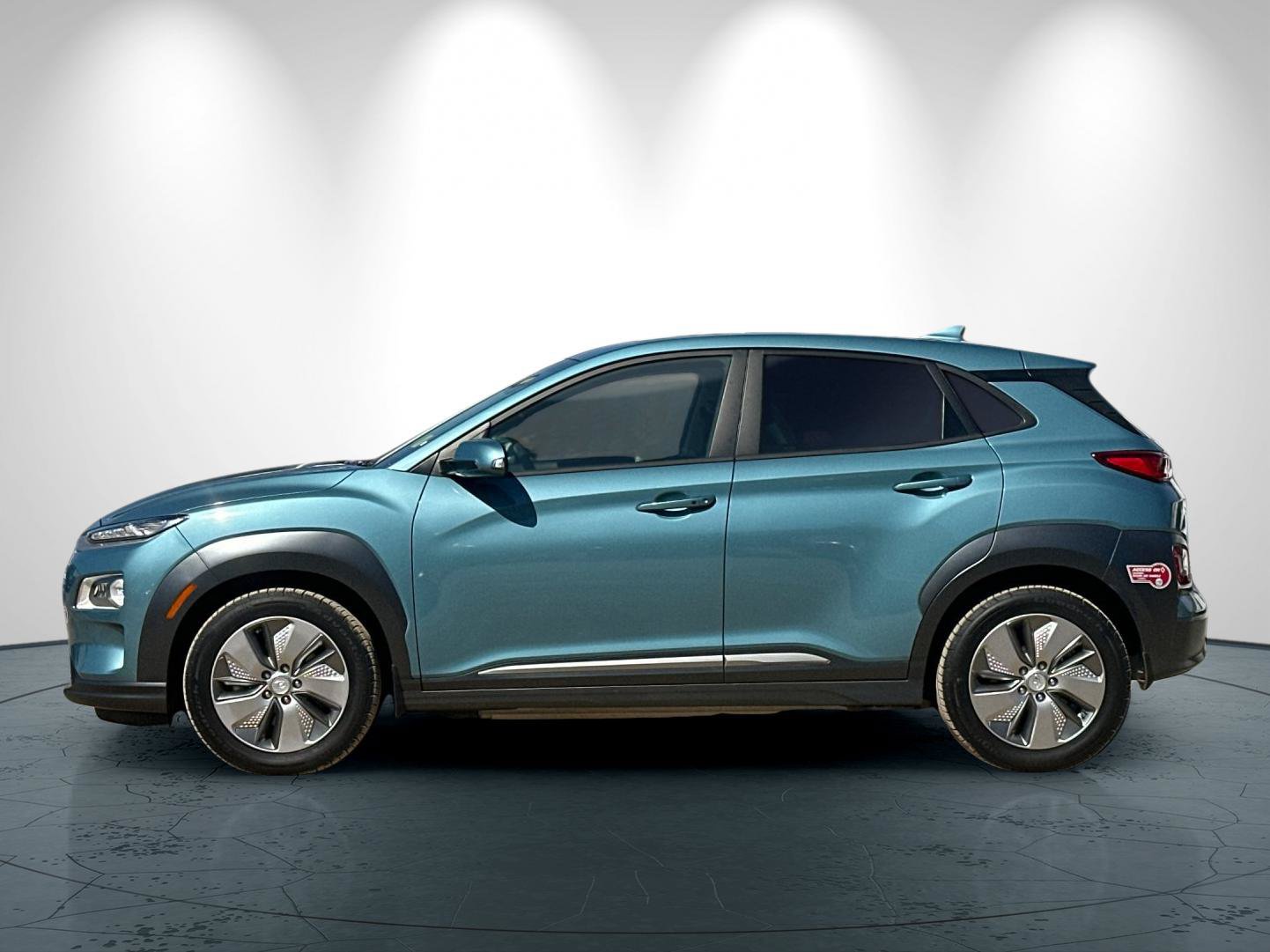 Used 2021 Hyundai Kona Limited w/ Cargo Package FWD image 7