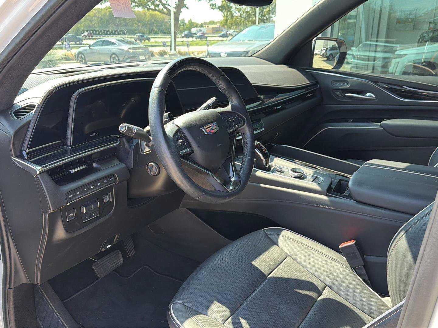 Used 2024 Cadillac Escalade ESV Sport w/ LPO, ONYX Package AWD/4WD image 7