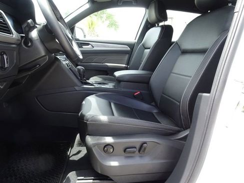 Used 2023 Volkswagen Atlas Cross Sport SE FWD image 7