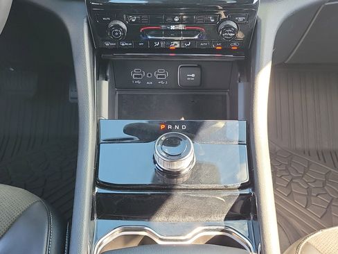 Used 2023 Jeep Grand Cherokee Altitude image 18