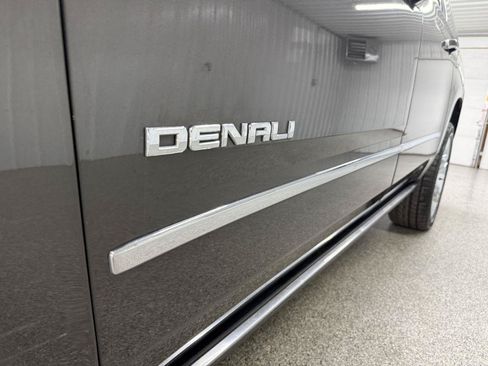 Used 2019 GMC Yukon XL Denali w/ Denali Ultimate Package AWD/4WD image 9