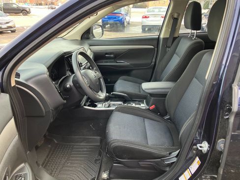 Used 2018 Mitsubishi Outlander ES image 11