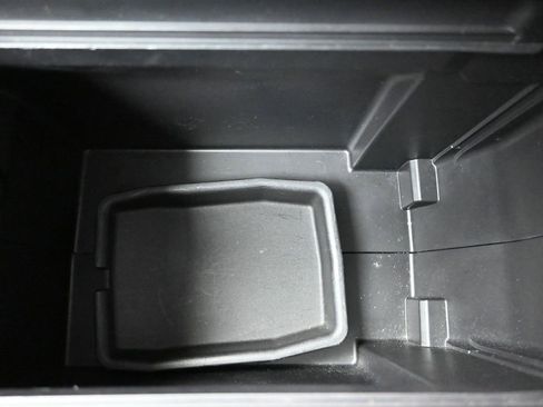 Used 2022 Toyota Highlander LE image 34