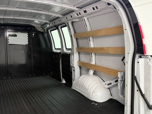 Used 2021 Chevrolet Express 2500 w/ Driver Convenience Package image 33