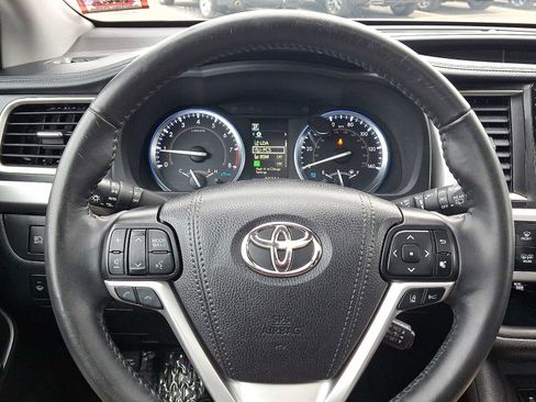 Used 2019 Toyota Highlander SE image 21