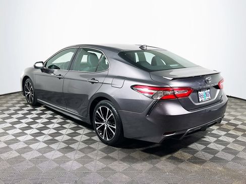 Used 2019 Toyota Camry SE FWD image 5