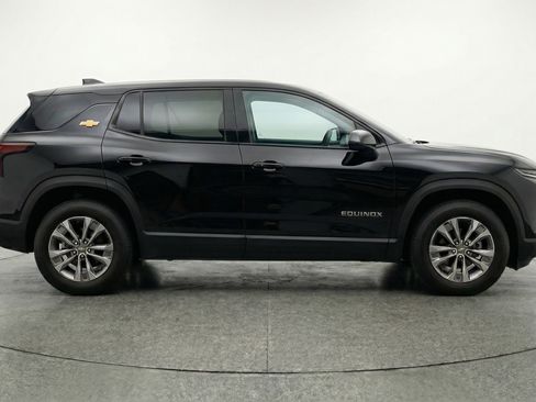 Used 2025 Chevrolet Equinox LT FWD image 11