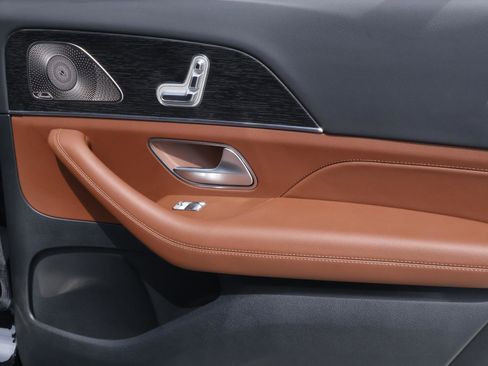 Used 2025 Mercedes-Benz GLS 450 4MATIC image 21