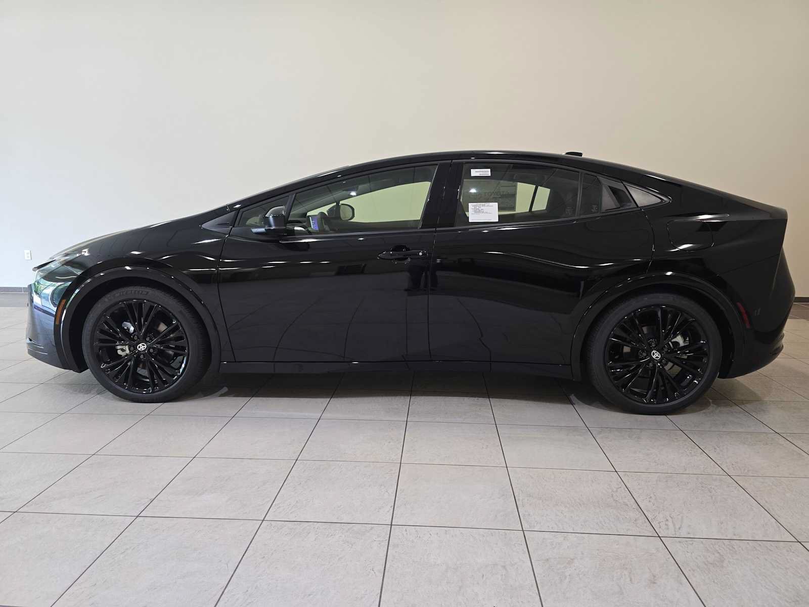 New 2027 Toyota Prius Plug-In Hybrid FWD image 3