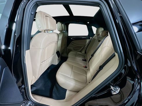 Certified 2026 Porsche Macan image 24