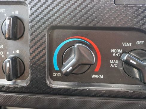 Used 2011 Ford E-350 and Econoline 350 XLT image 21