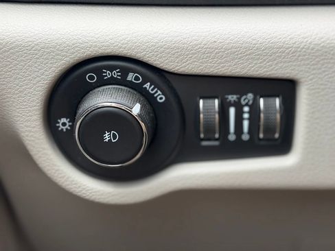 Used 2022 Chrysler Pacifica Touring-L FWD image 33