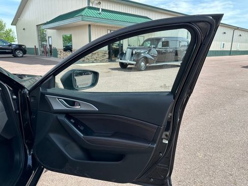 Used 2018 MAZDA MAZDA3 Touring FWD image 28