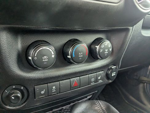 Used 2017 Jeep Wrangler Unlimited Rubicon w/ Max Tow Package AWD/4WD image 16