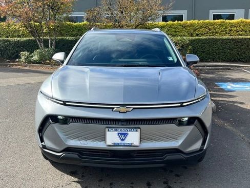 New 2026 Chevrolet Equinox EV LT image 2