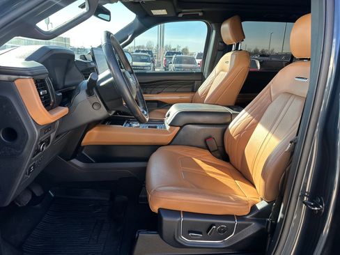Used 2024 Ford Expedition Max Platinum image 9