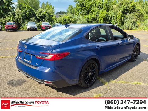 Used 2025 Toyota Camry SE FWD image 3