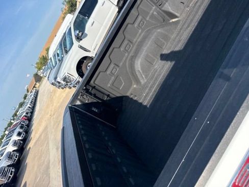 Used 2024 GMC Sierra 1500 SLT w/ SLT Premium Plus Package AWD/4WD image 10