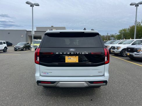 Certified 2025 Ford Expedition Max Platinum w/ Driver's Package AWD/4WD image 4