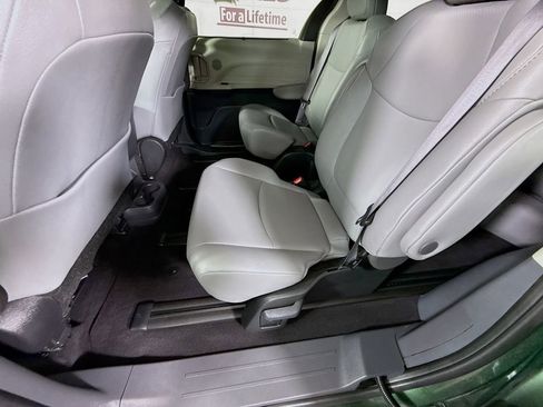 Certified 2024 Toyota Sienna XLE image 28