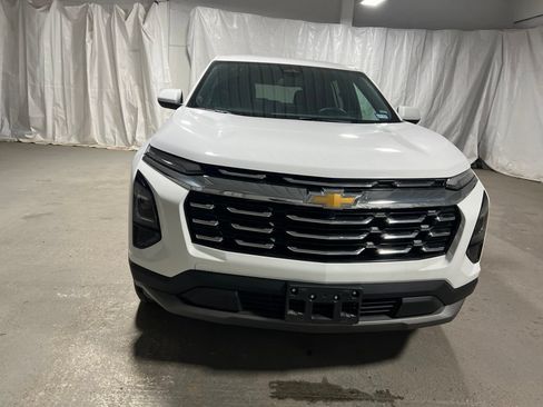 Used 2026 Chevrolet Equinox LT FWD image 2