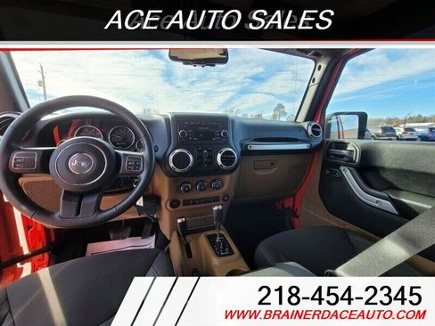 Used 2017 Jeep Wrangler Unlimited Rubicon w/ Max Tow Package image 7