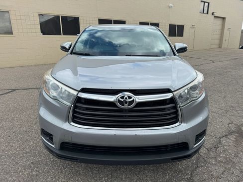 Used 2016 Toyota Highlander LE image 2