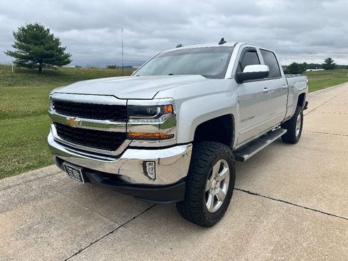 Used 2018 Chevrolet Silverado 1500 LT w/ All Star Edition image 9