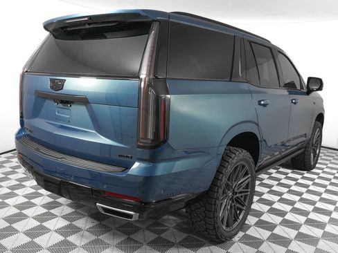 Used 2026 Cadillac Escalade Luxury w/ LPO, Radiant Package AWD/4WD image 6