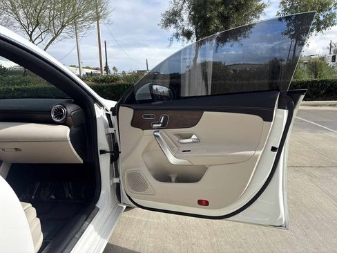 Used 2022 Mercedes-Benz CLA 250 image 17