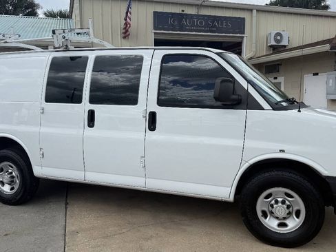 Used 2015 Chevrolet Express 2500 RWD image 11