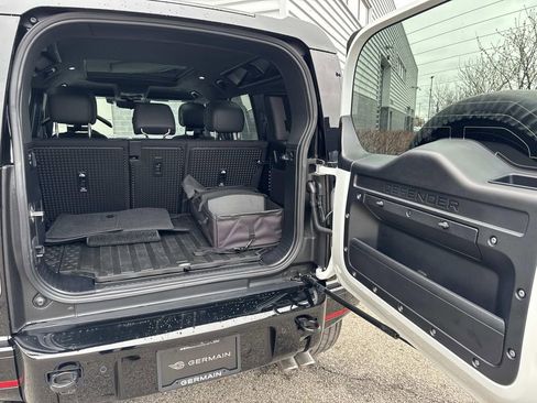 Used 2025 Land Rover Defender 110 V8 AWD/4WD image 6