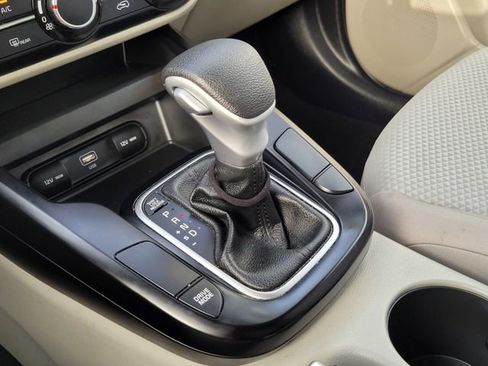 Used 2023 Kia Soul LX image 28