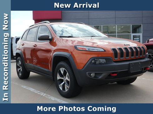 Used 2014 Jeep Cherokee Trailhawk w/ Comfort/Convenience Group AWD/4WD image 1