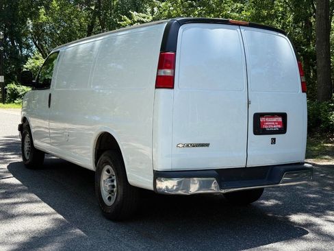 Used 2018 Chevrolet Express 2500 w/ Chrome Appearance Package RWD image 7