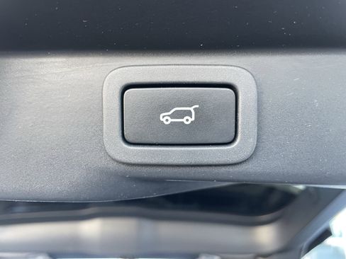 Used 2017 Land Rover Range Rover Sport SE image 37