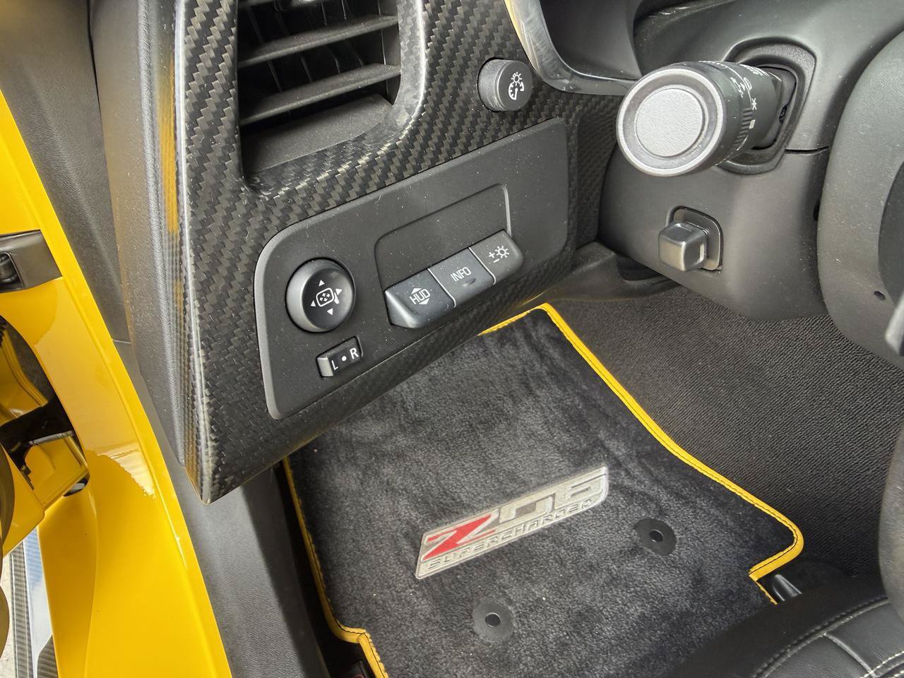 Used 2015 Chevrolet Corvette Z06 w/ Z07 Performance Package w/ Z07 Performance Package RWD image 18