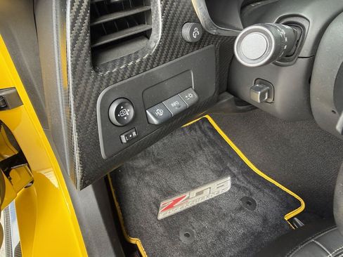 Used 2015 Chevrolet Corvette Z06 w/ Z07 Performance Package RWD image 18