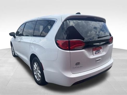 New 2026 Chrysler Voyager LX image 4