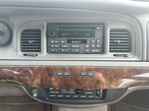 Used 2011 Mercury Grand Marquis LS RWD image 8