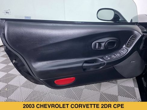 Used 2003 Chevrolet Corvette Coupe w/ Preferred Equipment Group RWD image 9