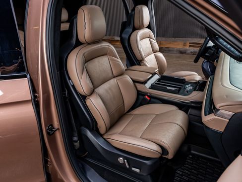 Used 2025 Lincoln Navigator Black Label AWD/4WD image 26